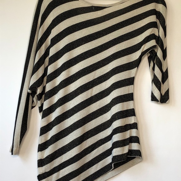 Asymmetrical black & white striped sweater - Picture 4 of 7